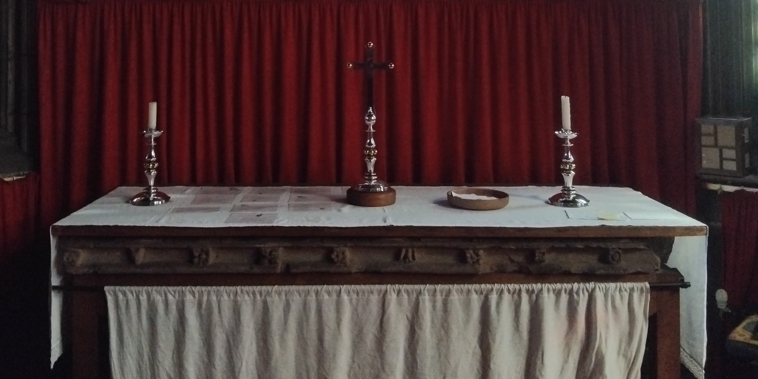 Photo of the Altar in the Savage Memorial